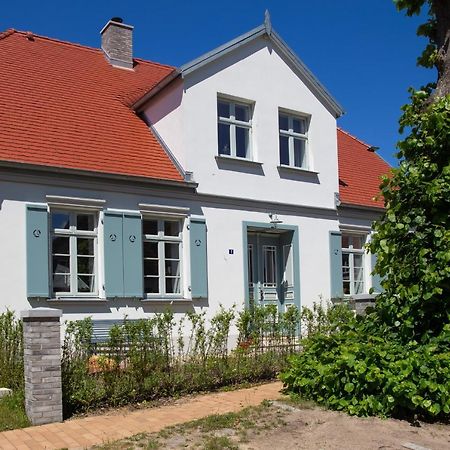 Вилла Kapitaenshaus Luv & Lee Вустров Экстерьер фото
